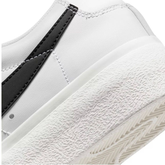 Nike Women's Blazer Low Platform Shoes - Picture 8 of 11